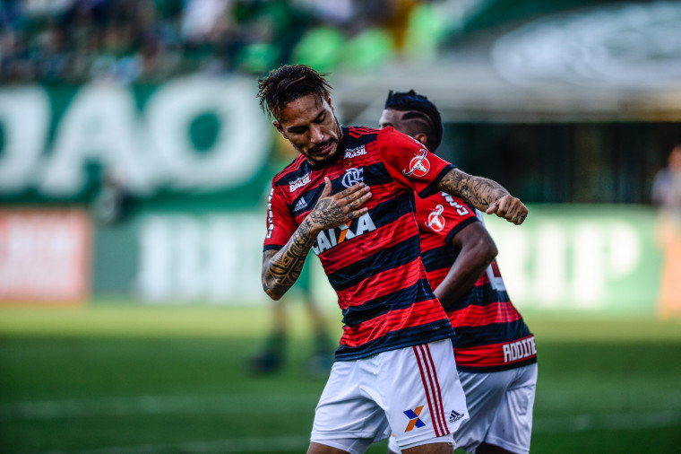 Trauco faz campanha a favor de Guerrero no Peru