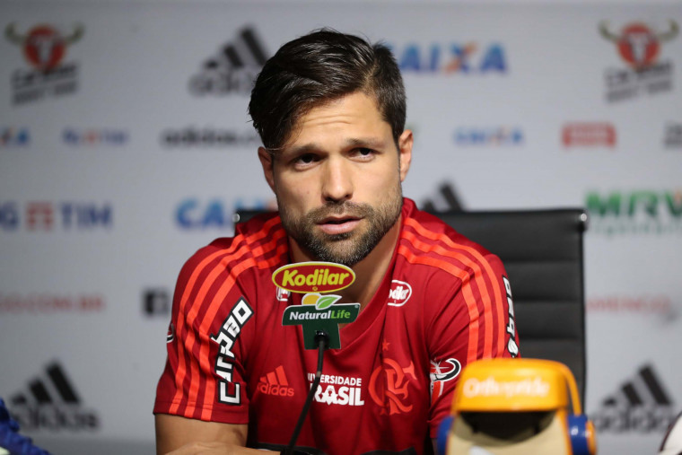 Diego projeta duelo contra Corinthians e comenta vitória no Brasileiro