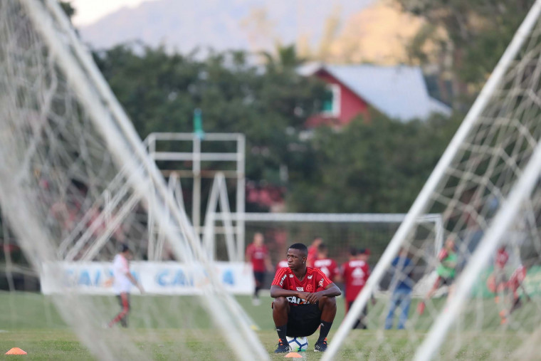 Invicto no Maracanã, Flamengo recebe o Corinthians para seguir na liderança