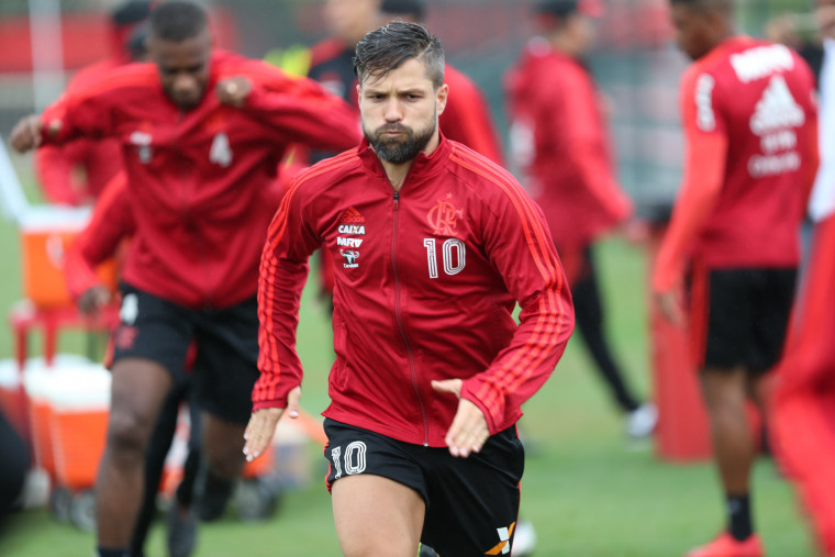 Embalado por boas atuações, Fla faz último jogo em casa antes da parada para a Copa