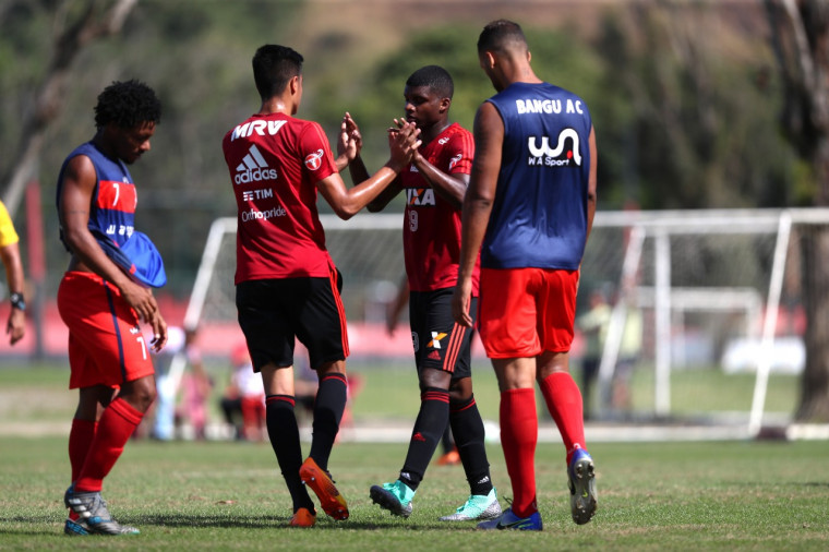 Flamengo vence o Bangu por 7 a 0 em jogo-treino no Ninho do Urubu
