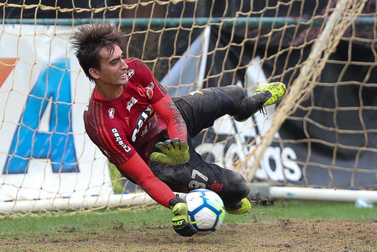 Flamengo treina em dois períodos no Ninho do Urubu