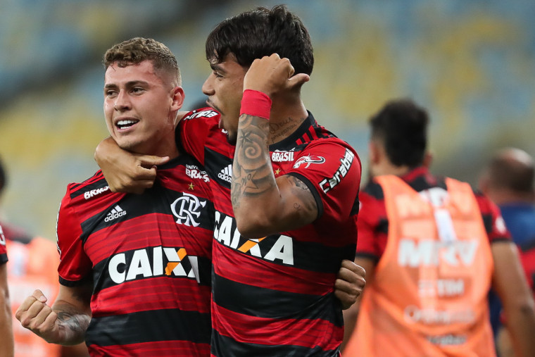 Com início arrasador, Flamengo faz 2 a 0 no Botafogo e segue na liderança do Brasileirão