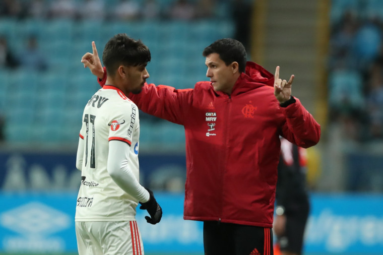 Fla perde liderança e rivais encostam cinco rodadas após a Copa do Mundo