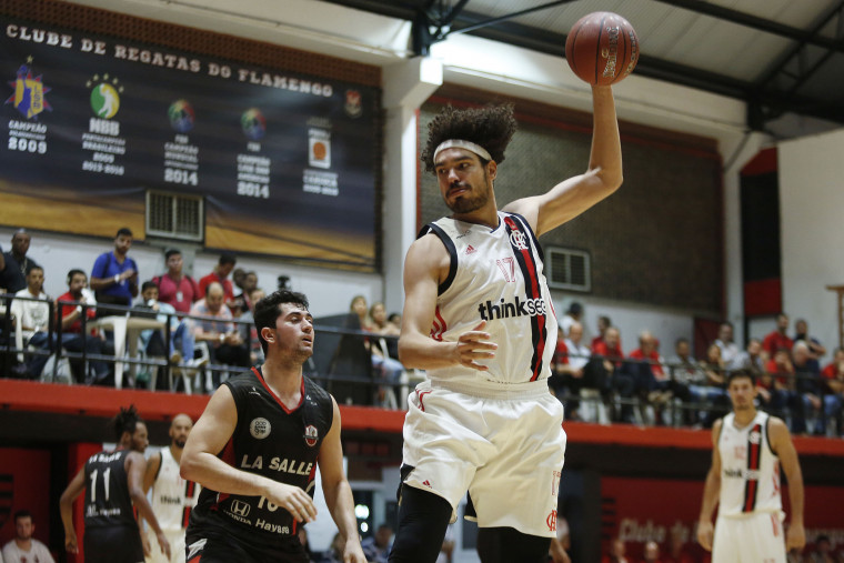 Flamengo arrasa Niterói e conquista segunda vitória no Estadual 2018