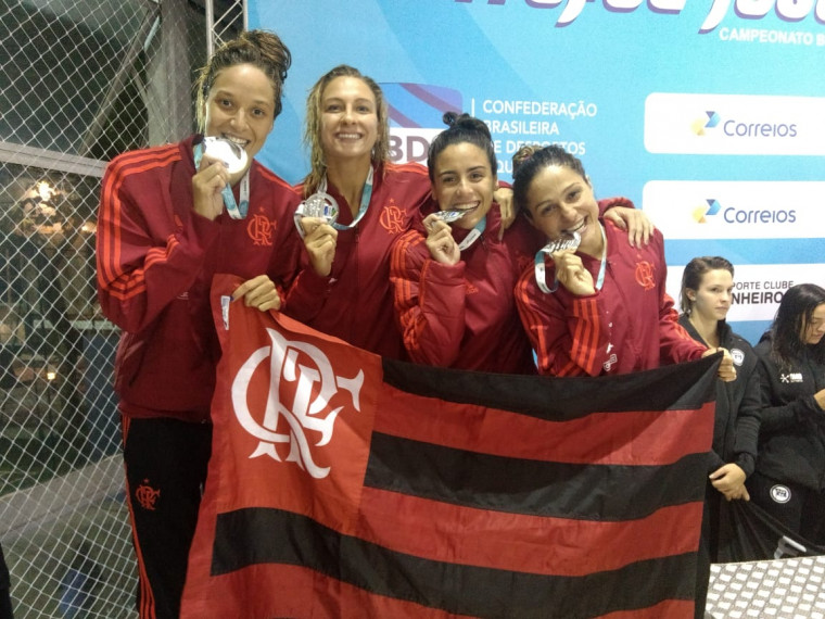 Equipe do Revezamento 4x100m fechou o último dia de competição com a medalha de prata
