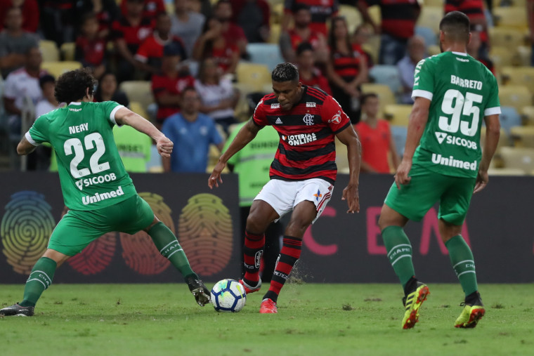 Berrío se emociona com retorno aos gramados e agradece torcida