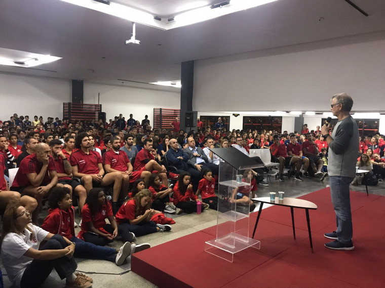 A palestra com o técnico Bernardinho reuniu atletas de todas as modalidades olímpicas do clube