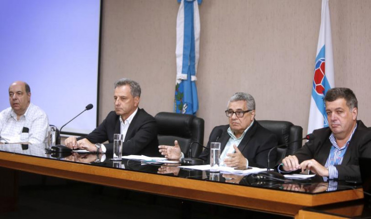 Nelson Muffarej (Presidente do Botafogo), Rodolfo Landim (Presidente do Flamengo), Rubens Lopes (Presidente da FERJ) e Marcelo Vianna (Diretor de Competições) - Crédito: Úrsula Nery/Agência FERJ Nelson Muffarej (Presidente do Botafogo), Rodolfo Landim (Presidente do Flamengo), Rubens Lopes (Presidente da FERJ) e Marcelo Vianna (Diretor de Competições) - Crédito: Úrsula Nery/Agência FERJ