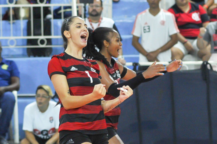 Ju Mello e Angelica, com 14 pontos cada, foram as maiores pontuadoras do Flamengo na partida (Foto: Marcelo Cortes/Flamengo)