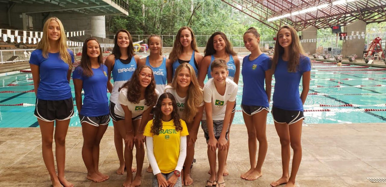 Ana Clara (penúltima em pé) vive expectativa de seu primeiro torneio com a Seleção Brasileira Ana Clara (penúltima em pé) vive expectativa de seu primeiro torneio com a Seleção Brasileira