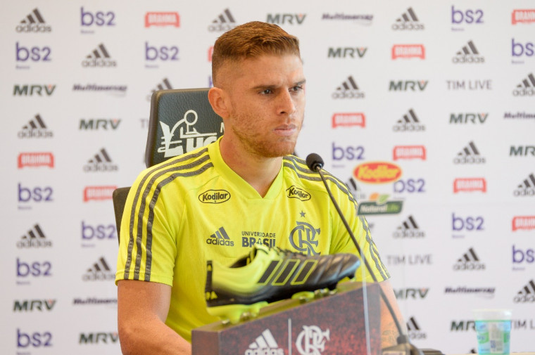 Camisa 8 conversou com os jornalistas em entrevista coletiva (Foto: Alexandre Vidal/Flamengo)