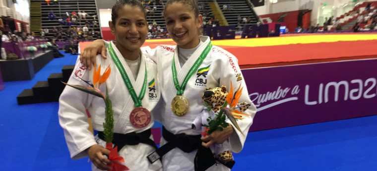 Sarah Menezes (esquerda) conquista a medalha de bronze na categoria Meio-Leve (52kg). Sarah Menezes (esquerda) conquista a medalha de bronze na categoria Meio-Leve (52kg).
