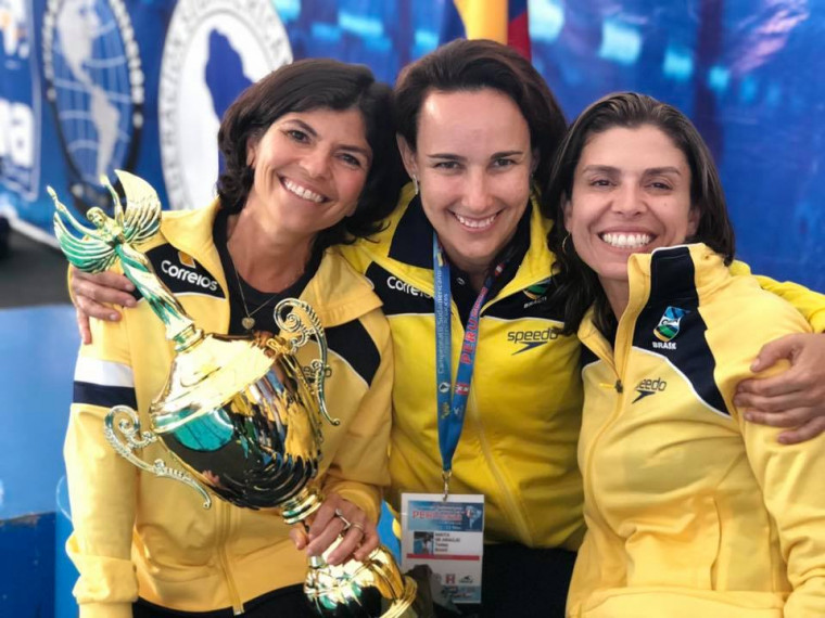 A rubro-negra Roberta Perillier (direita) é uma das técnicas da Seleção Brasileira Sênior. A rubro-negra Roberta Perillier (direita) é uma das técnicas da Seleção Brasileira Sênior.
