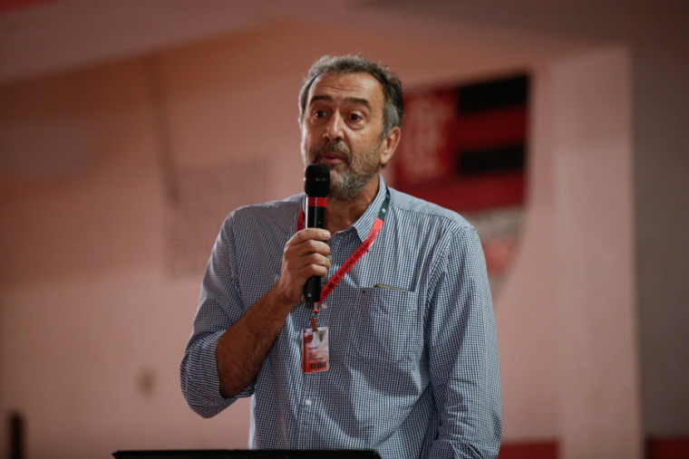Diretor de Esportes Olímpicos, Marcelo Vido, fala na apresentação da equipe de vôlei em junho de 2019 (Staff Images/Flamengo)