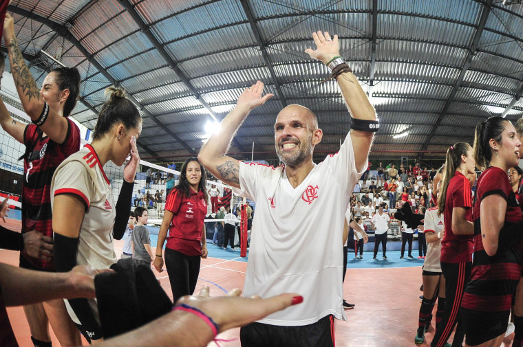 Alexandre Ferrante comemora a classificação do Flamengo para a Superliga (Foto: Marcelo Côrtes/Flamengo)