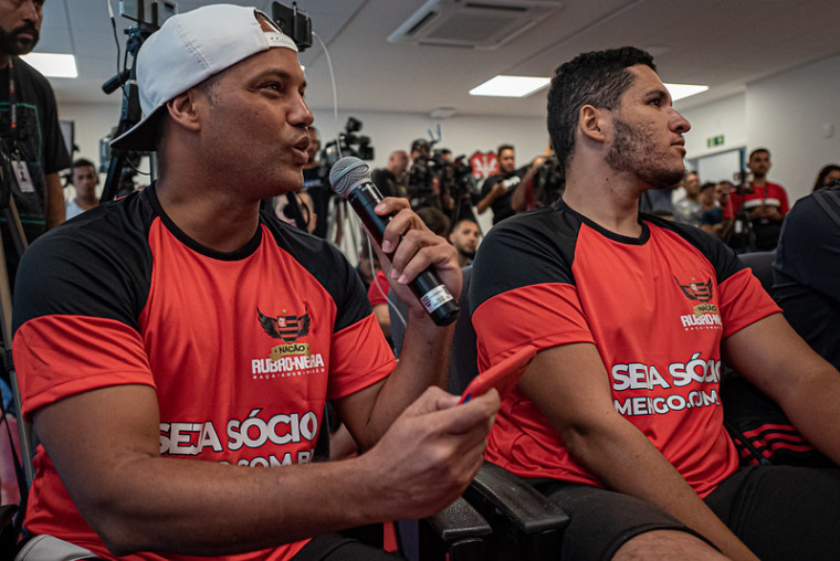 S&oacute;cio-torcedor faz primeira pergunta da coletiva de Pedro Rocha