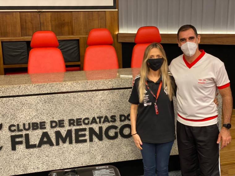 Izabel Miranda e o Tenente Coronel Romão (Divulgação/ Flamengo) Izabel Miranda e o Tenente Coronel Romão (Divulgação/ Flamengo)