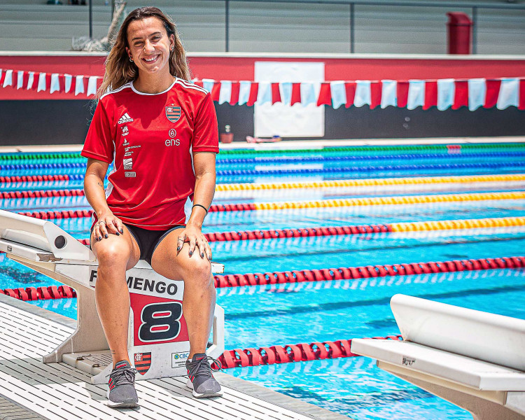 Apresentação_da_Atleta_Larissa Oliveira_Natação_ParqueAquático